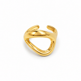 Zendaya Ring am Finger